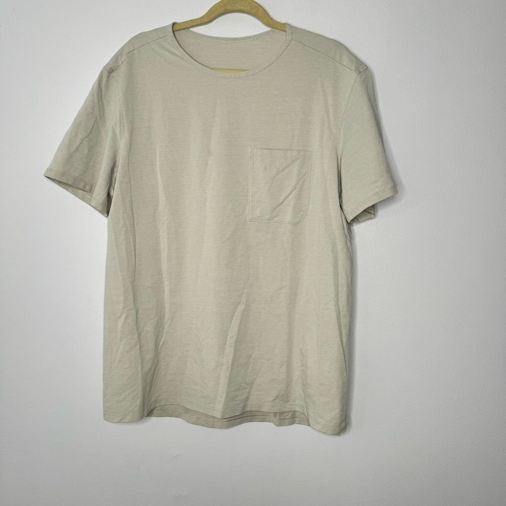 Lululemon gray T-shirt
